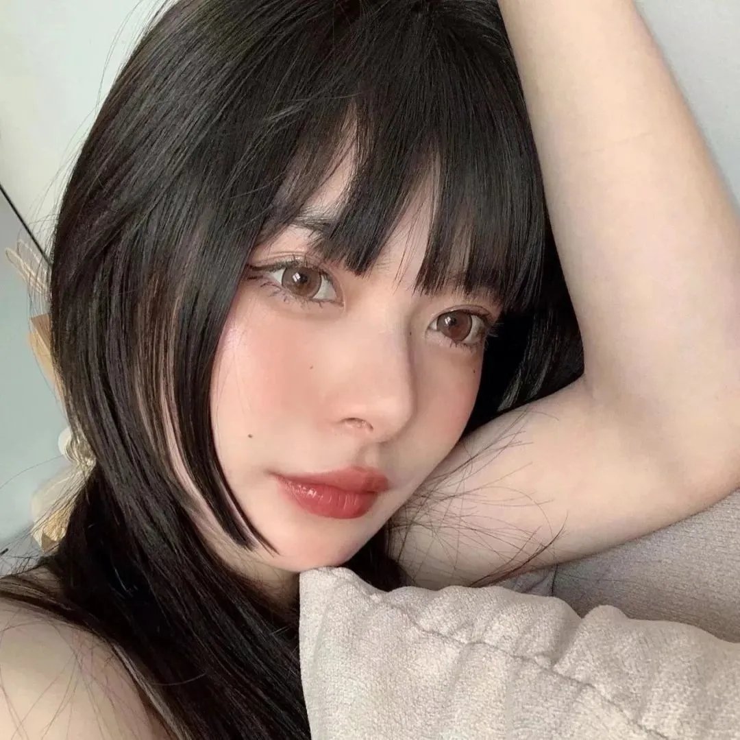 弱比少男闯女校